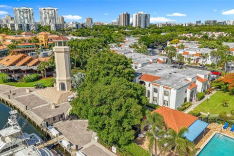 Condominio en alquiler en Aventura, Florida, 2 dormitorios, 116.22 m2 № 1895444 - foto 9