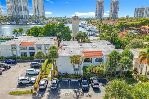 Condominio en alquiler en Aventura, Florida, 2 dormitorios, 116.22 m2 № 1895444 - foto 2