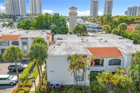 Condominio en alquiler en Aventura, Florida, 2 dormitorios, 116.22 m2 № 1895444 - foto 1