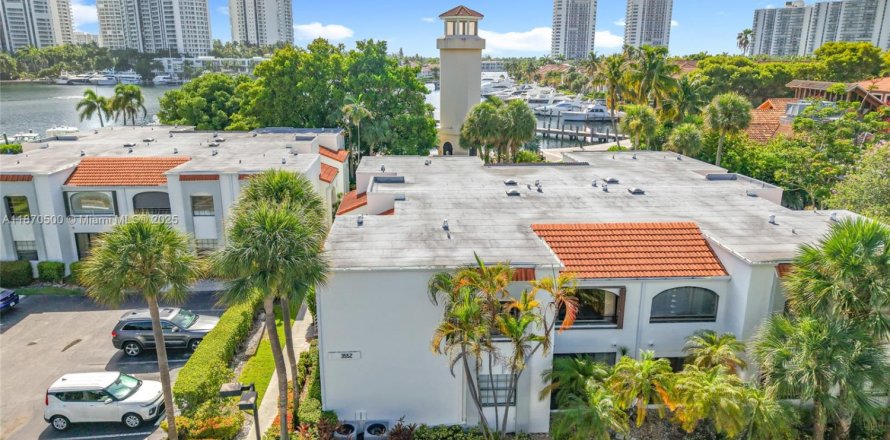 Condominio en Aventura, Florida, 2 dormitorios  № 1895444