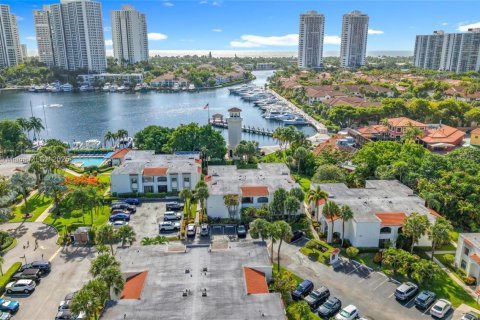 Condominio en alquiler en Aventura, Florida, 2 dormitorios, 116.22 m2 № 1895444 - foto 3