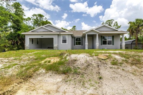 House in Port Charlotte, Florida 3 bedrooms, 189.71 sq.m. № 2107942