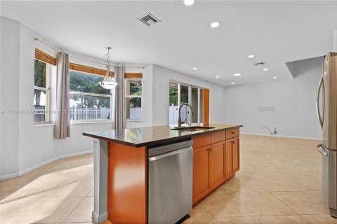 House in Wellington, Florida 3 bedrooms, 239.04 sq.m. № 1482948 - photo 12