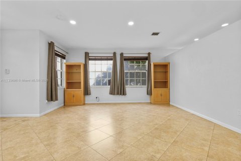 House in Wellington, Florida 3 bedrooms, 239.04 sq.m. № 1482948 - photo 7