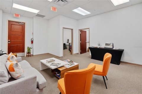 Commercial property in Orlando, Florida 73.58 sq.m. № 1617824 - photo 4