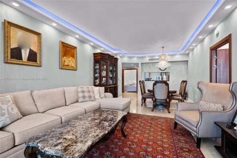 Condo in Surfside, Florida, 2 bedrooms  № 1862604 - photo 3