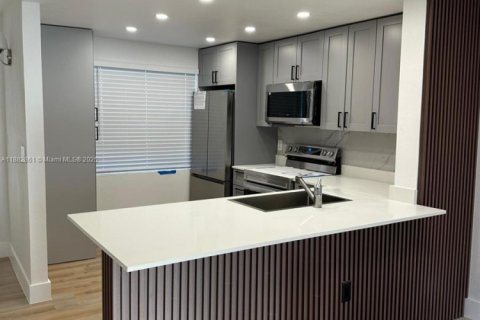 Condominio en alquiler en Fort Myers, Florida, 2 dormitorios № 2054234 - foto 11