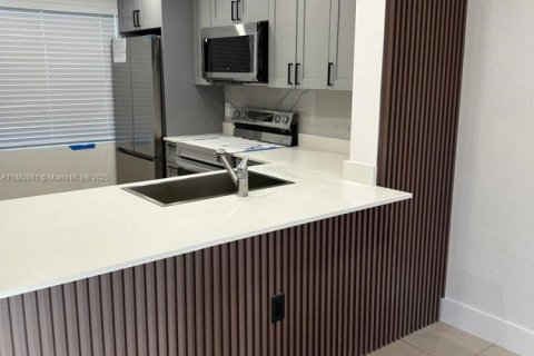 Condominio en alquiler en Fort Myers, Florida, 2 dormitorios № 2054234 - foto 12