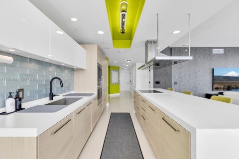 Condo in North Miami Beach, Florida, 3 bedrooms № 1990162 - photo 20