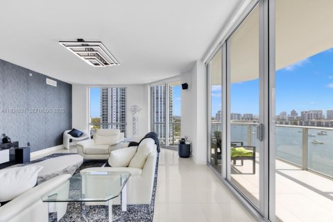 Condo in North Miami Beach, Florida, 3 bedrooms № 1990162 - photo 16