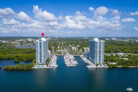 Condo in North Miami Beach, Florida, 3 bedrooms № 1990162 - photo 7