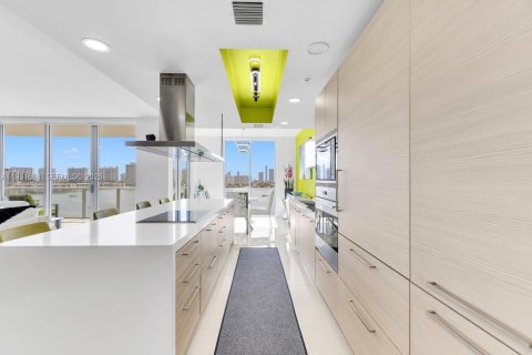 Condo in North Miami Beach, Florida, 3 bedrooms № 1990162 - photo 19