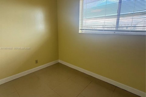 Condominio en alquiler en Miramar, Florida, 2 dormitorios, 77.29 m2 № 2009587 - foto 4