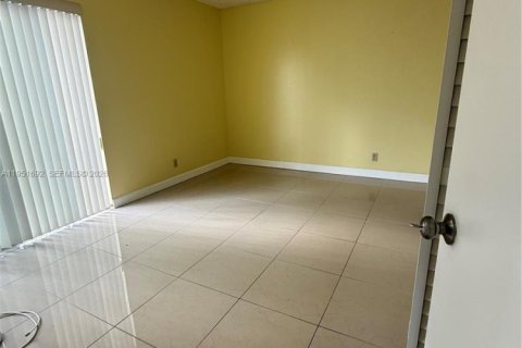 Condominio en alquiler en Miramar, Florida, 2 dormitorios, 77.29 m2 № 2009587 - foto 8