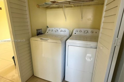 Condominio en alquiler en Miramar, Florida, 2 dormitorios, 77.29 m2 № 2009587 - foto 9