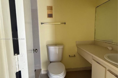 Condominio en alquiler en Miramar, Florida, 2 dormitorios, 77.29 m2 № 2009587 - foto 3