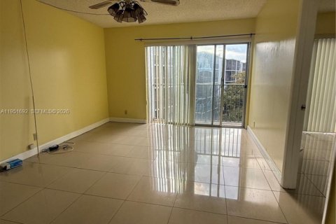 Condominio en alquiler en Miramar, Florida, 2 dormitorios, 77.29 m2 № 2009587 - foto 2