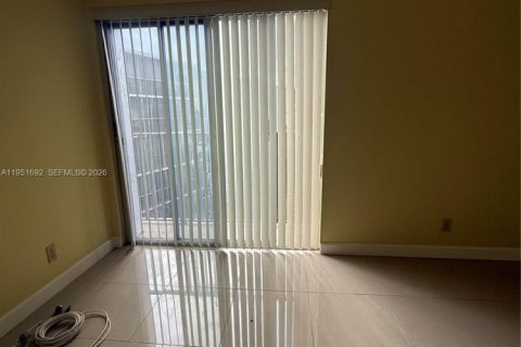 Condominio en alquiler en Miramar, Florida, 2 dormitorios, 77.29 m2 № 2009587 - foto 7