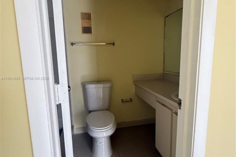 Condominio en alquiler en Miramar, Florida, 2 dormitorios, 77.29 m2 № 2009587 - foto 11