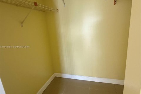 Condominio en alquiler en Miramar, Florida, 2 dormitorios, 77.29 m2 № 2009587 - foto 5