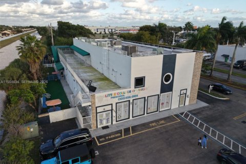 Immobilier commercial à vendre à Hialeah, Floride № 2078263 - photo 8