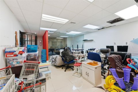 Immobilier commercial à vendre à Hialeah, Floride № 2078263 - photo 25