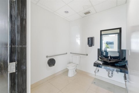 Immobilier commercial à vendre à Hialeah, Floride № 2078263 - photo 21