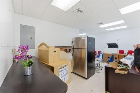 Immobilier commercial à vendre à Hialeah, Floride № 2078263 - photo 22