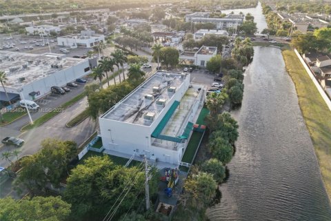 Immobilier commercial à Hialeah, Floride № 2078263