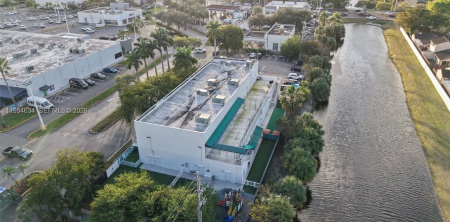 Immobilier commercial à Hialeah, Floride № 2078263