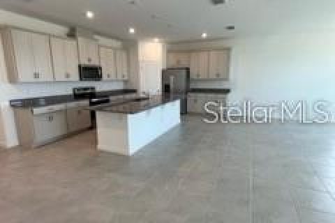 Casa en alquiler en Kissimmee, Florida, 4 dormitorios, 204.94 m2 № 1657608 - foto 2