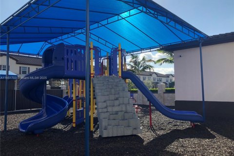 Adosado en alquiler en Miami, Florida, 4 dormitorios, 214.79 m2 № 1871315 - foto 6