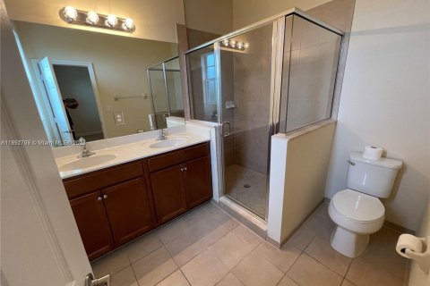 Adosado en alquiler en Miami, Florida, 4 dormitorios, 214.79 m2 № 1871315 - foto 3