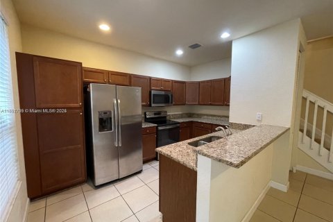 Adosado en alquiler en Miami, Florida, 4 dormitorios, 214.79 m2 № 1871315 - foto 2