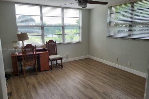 Condo in Davie, Florida, 2 bedrooms  № 1790162 - photo 15