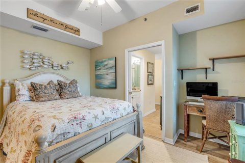 Condo in New Smyrna Beach, Florida, 2 bedrooms № 2210885 - photo 30