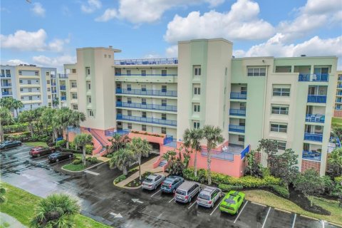 Condo in New Smyrna Beach, Florida, 2 bedrooms № 2210885 - photo 2