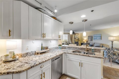 Condo in New Smyrna Beach, Florida, 2 bedrooms № 2210885 - photo 15