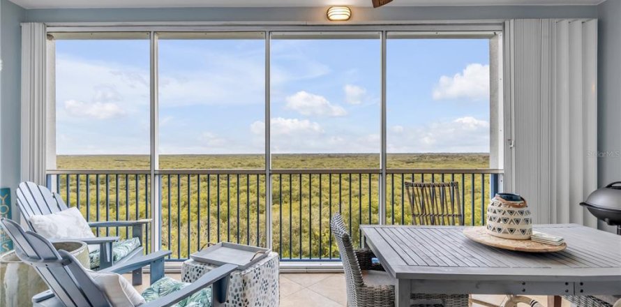 Condo in New Smyrna Beach, Florida, 2 bedrooms № 2210885