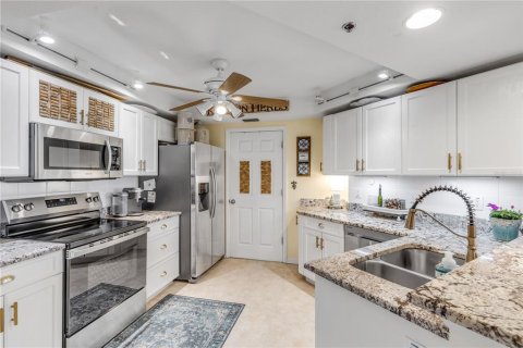 Condo in New Smyrna Beach, Florida, 2 bedrooms № 2210885 - photo 4