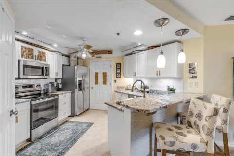 Condo in New Smyrna Beach, Florida, 2 bedrooms № 2210885 - photo 12