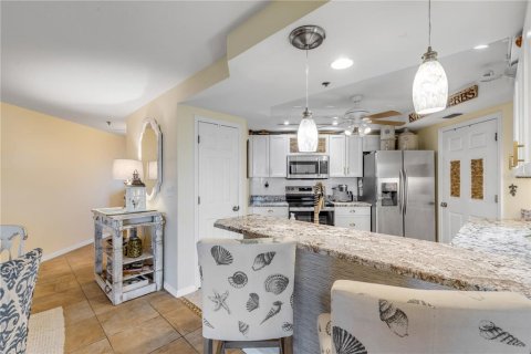 Condo in New Smyrna Beach, Florida, 2 bedrooms № 2210885 - photo 11