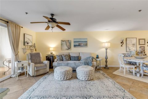 Condo in New Smyrna Beach, Florida, 2 bedrooms № 2210885 - photo 9