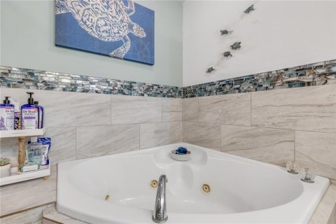 Condo in New Smyrna Beach, Florida, 2 bedrooms № 2210885 - photo 25