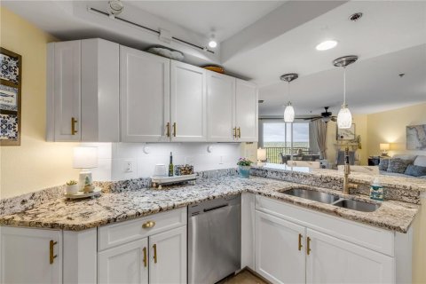 Condo in New Smyrna Beach, Florida, 2 bedrooms № 2210885 - photo 16