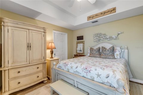 Condo in New Smyrna Beach, Florida, 2 bedrooms № 2210885 - photo 27