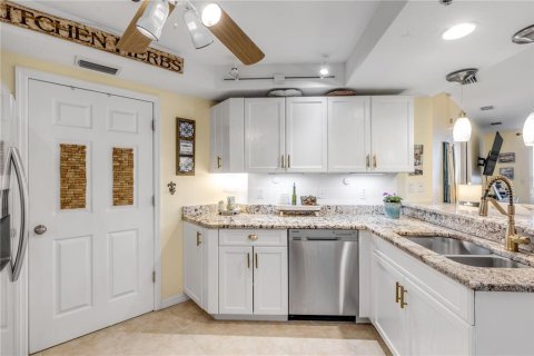 Condo in New Smyrna Beach, Florida, 2 bedrooms № 2210885 - photo 14