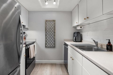 Condominio en venta en Largo, Florida, 1 dormitorio, 69.4 m2 № 1740414 - foto 13