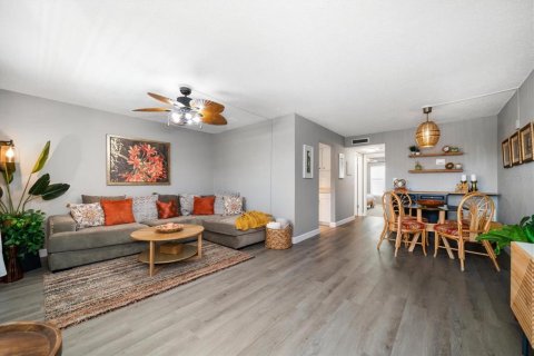 Condominio en venta en Largo, Florida, 1 dormitorio, 69.4 m2 № 1740414 - foto 5