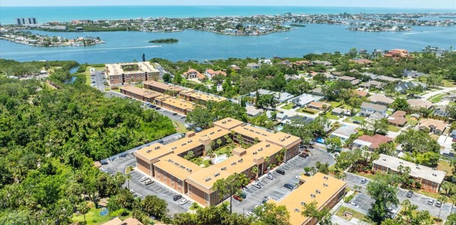 Condominio en Largo, Florida, 1 dormitorio № 1740414
